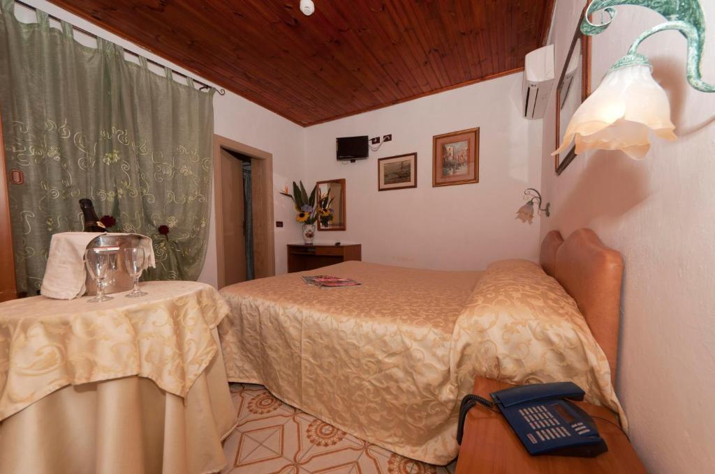 Hotel Villa Franca Форио Номер фото