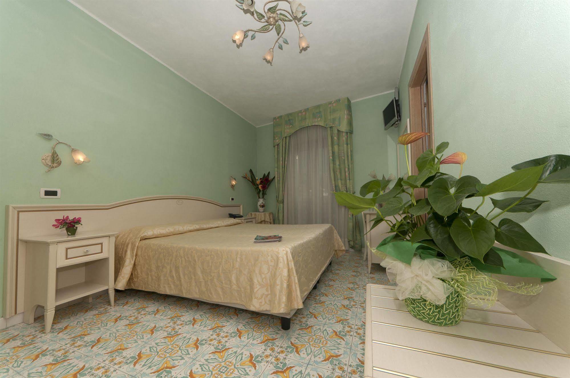 Hotel Villa Franca Форио Экстерьер фото